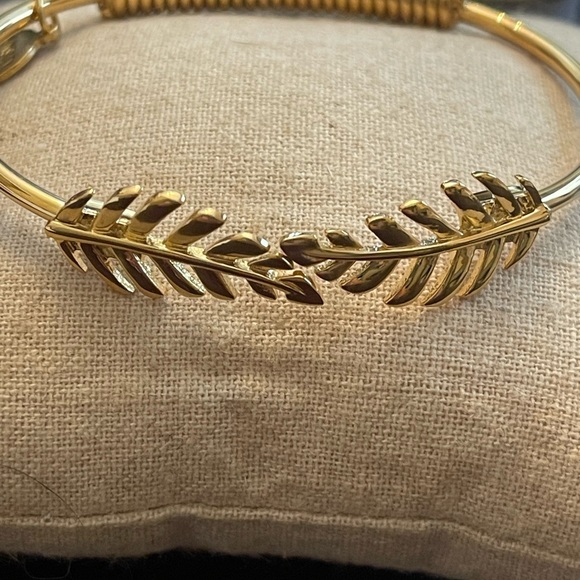 New Goddess Collection S/M Gold Laurel Leaf Bracelet - Picture 4 of 7
